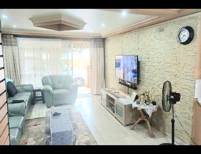 3 BEDROOM HOUSE FOR SALE IN TRENANCE MANOR